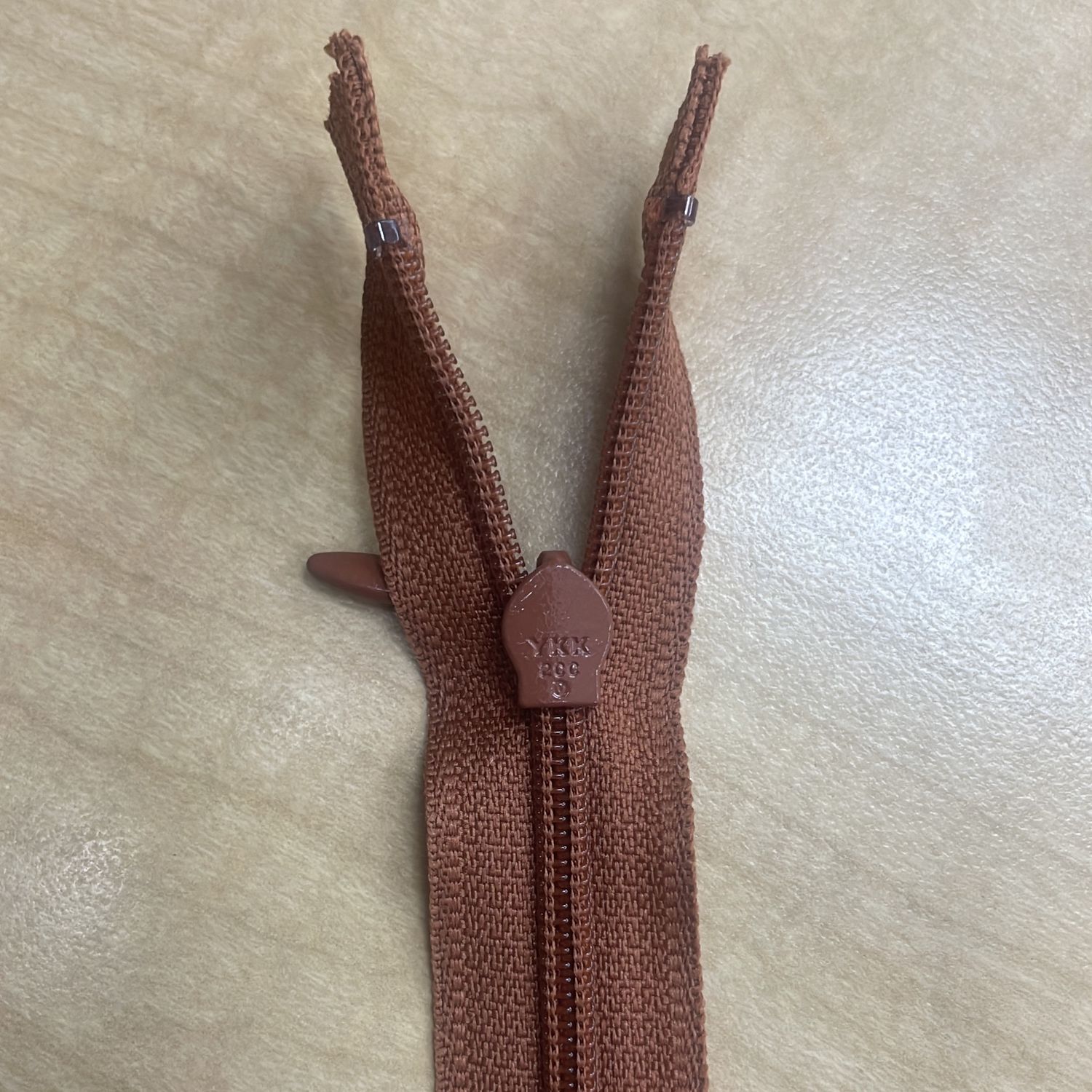 ZIP INVISIBLE-65-CM ea-809-RUST BROWN