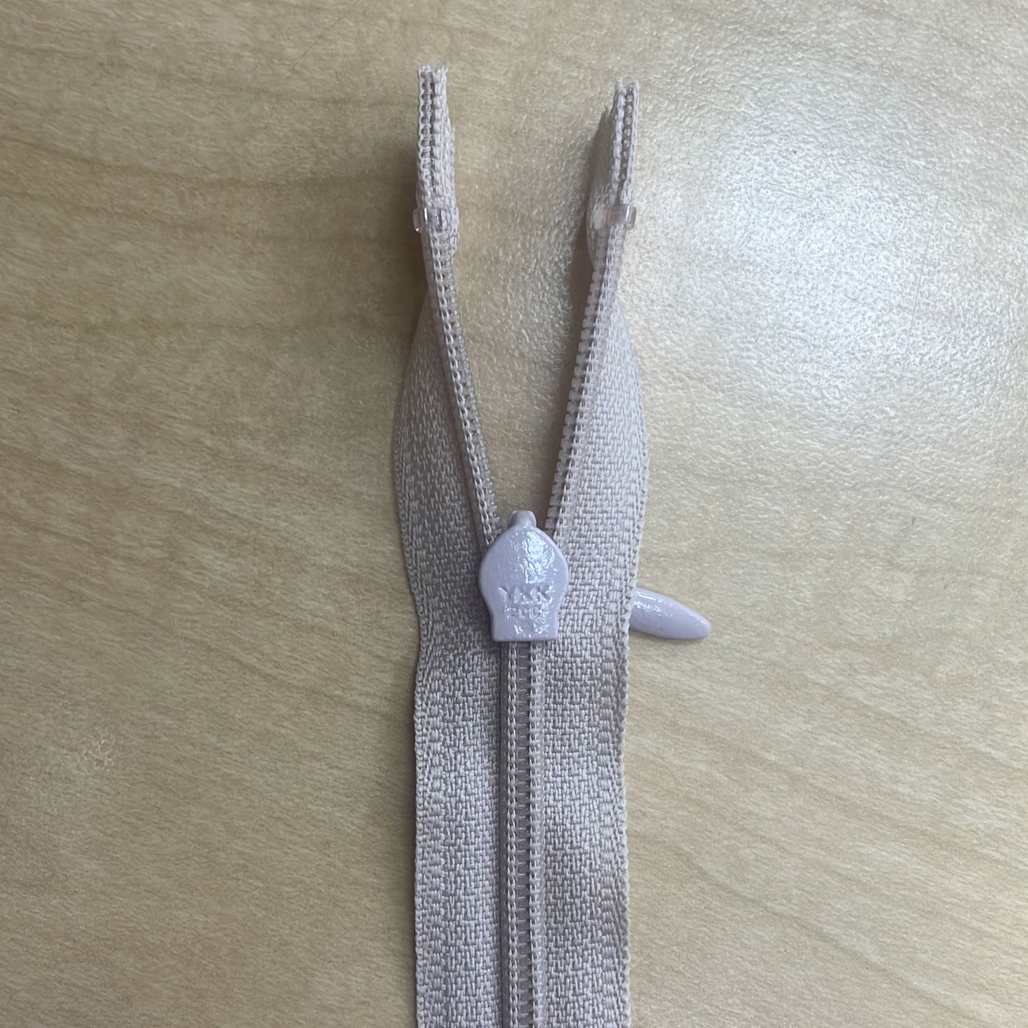 ZIP INVISIBLE-65-CM ea-185-EGGSHELL