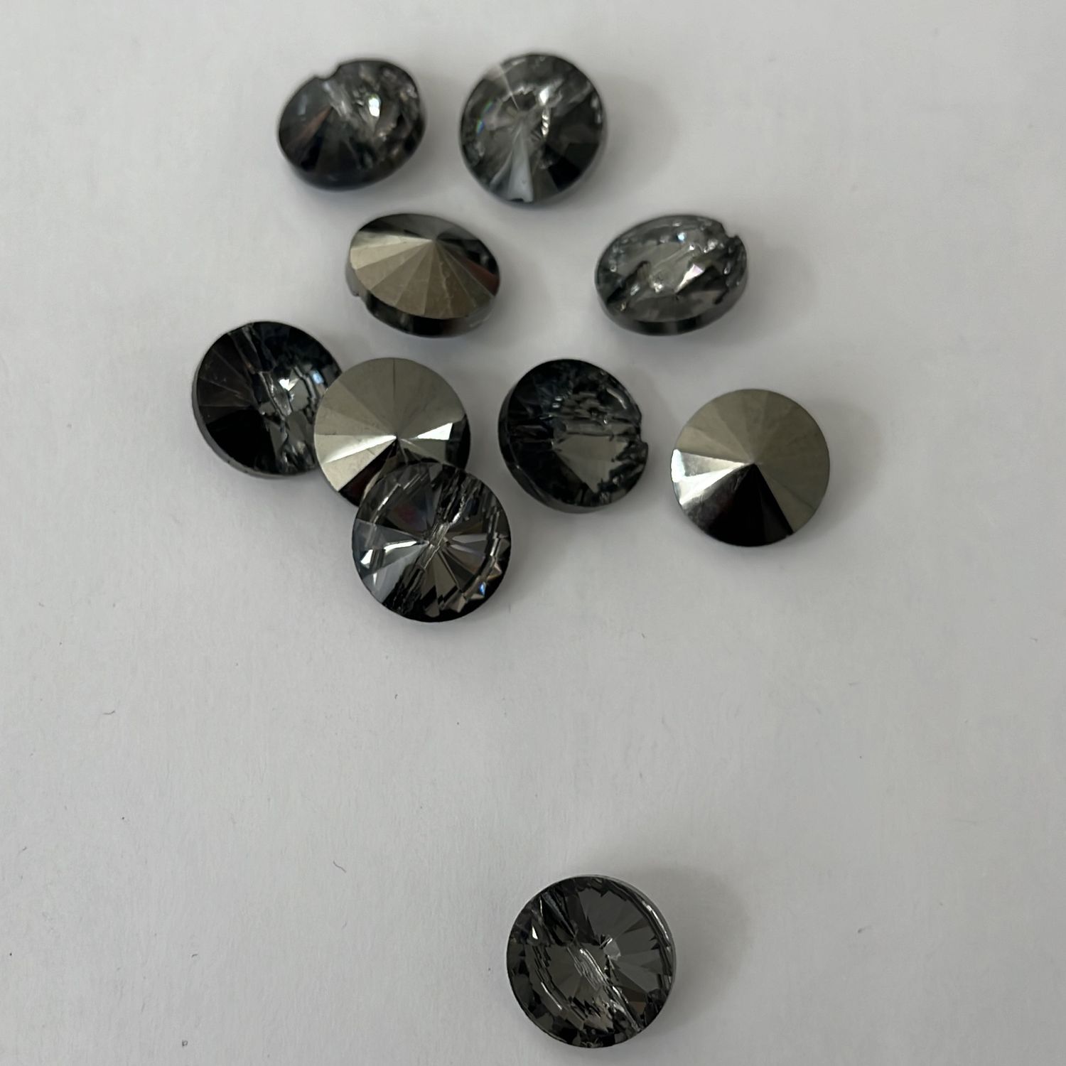 [ BUC-AS-3015-143 ] BUTTON CRYSTAL 14MM- GREY per Each