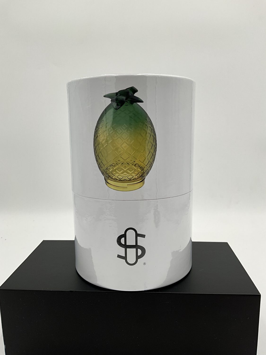 Pineapple globe