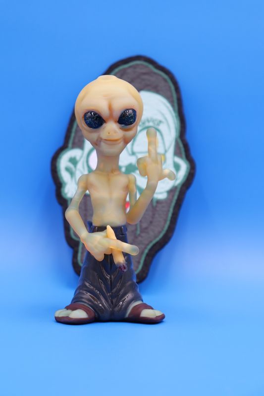 10mm, 7” gangsta alien color is crème brûlée with ion crushed opal UV eyes and Portland grey khakis