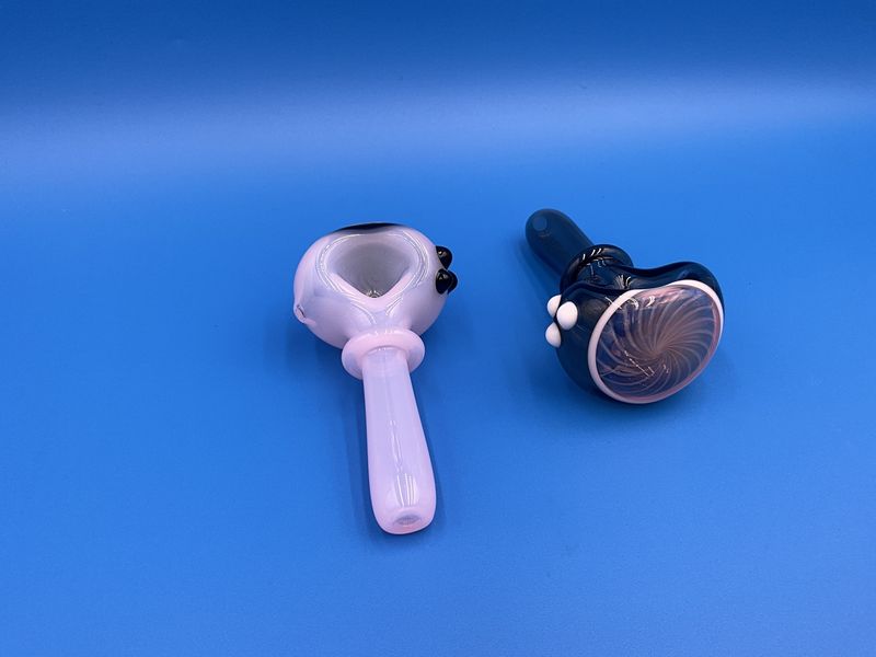 Fume portal hand pipe. (Random color)