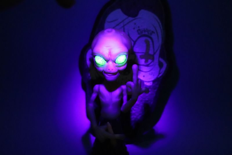 10mm, 7” gangsta alien color is crème brûlée with ion crushed opal UV eyes and Portland grey khakis