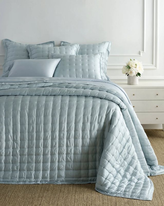 SILKEN SOLID PUFF COVERLET