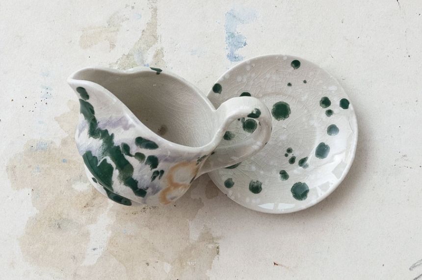 STONEWARE CREAMER W SAUCER SET