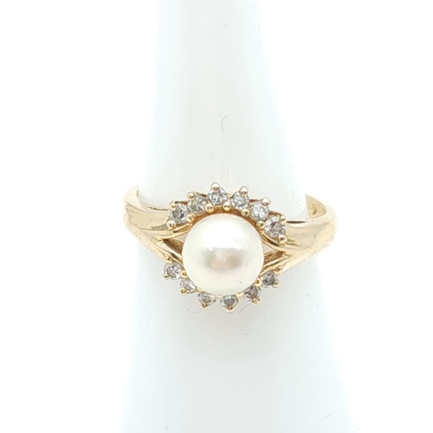 14k Gold Pearl &amp; Diamond Ring Size: 6