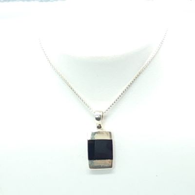 Sterling Silver Box Chain w/ Black Onyx Pendant Size: 18"