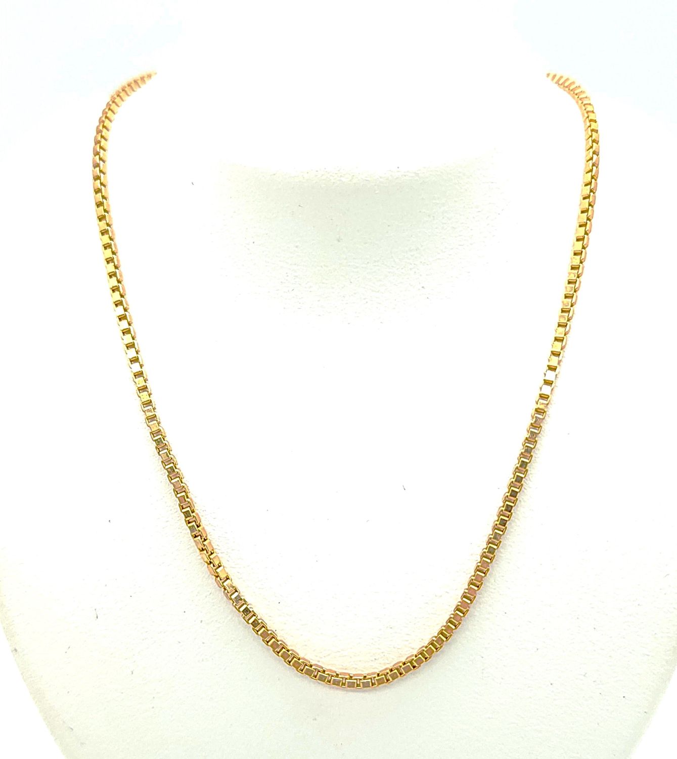 18k Gold Box Chain Size: 22.25&quot;
