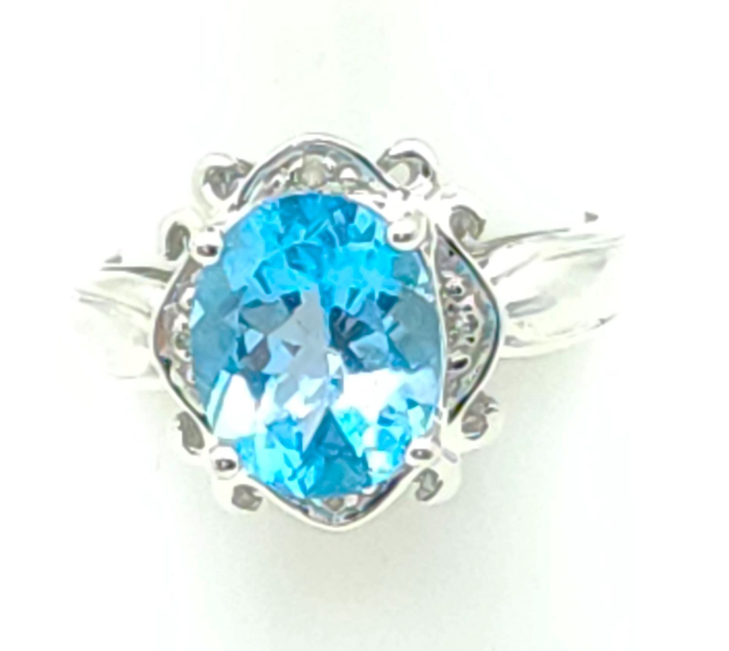 10k White Gold Topaz Ring Size: 7