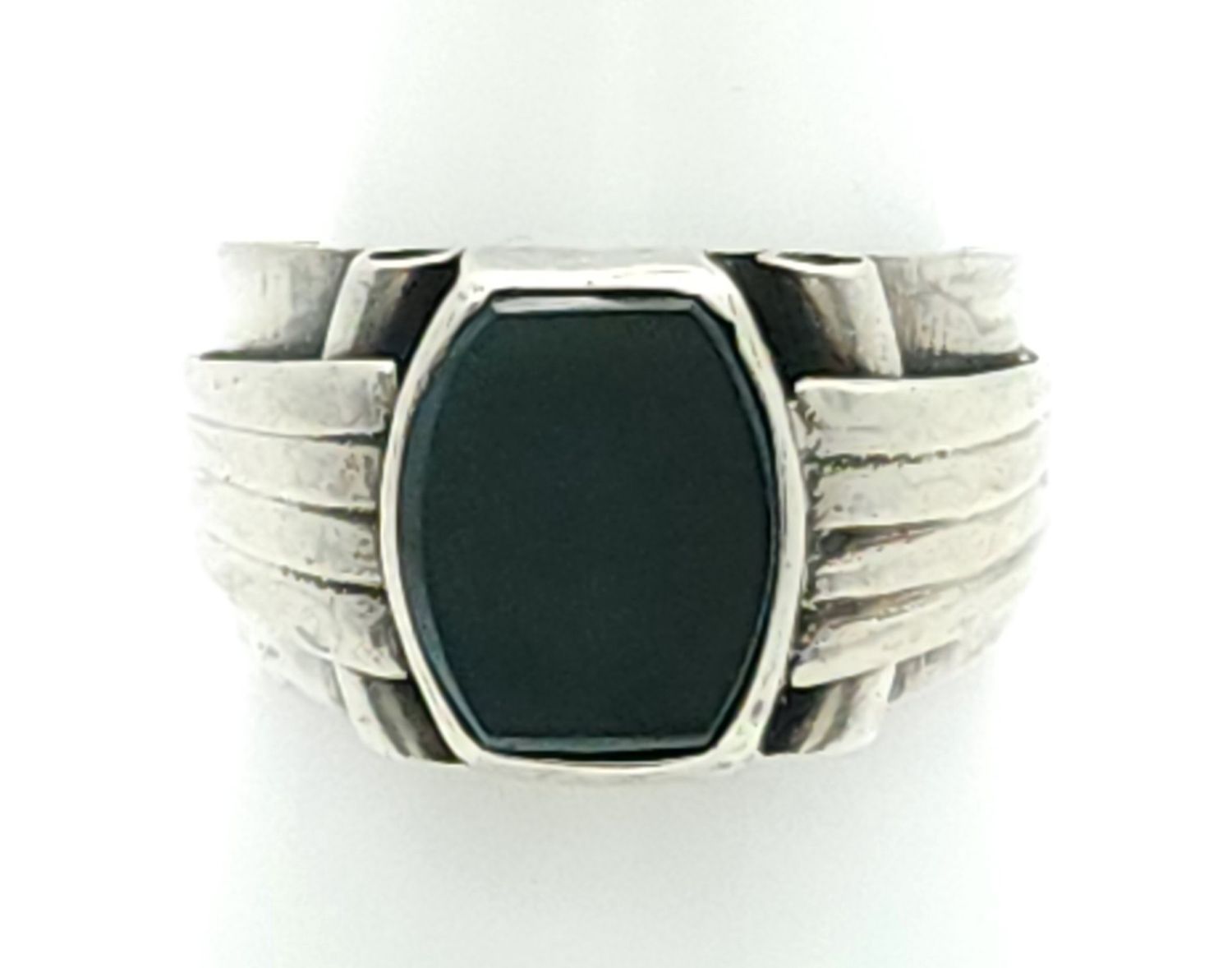 Sterling Silver Green Agate Ring Size: 9