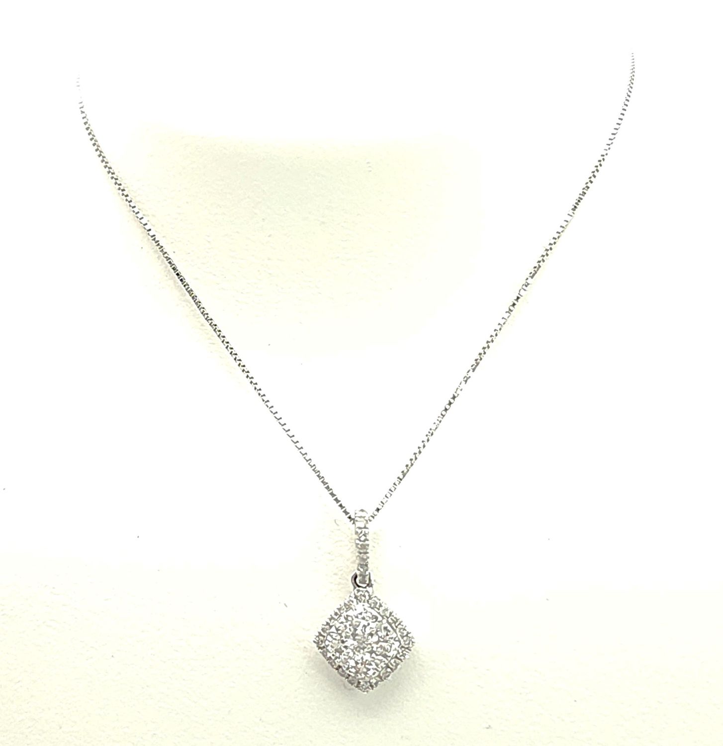 14k White Gold Box Chain w. Diamond Halo Pendant Size: 19.5&quot;