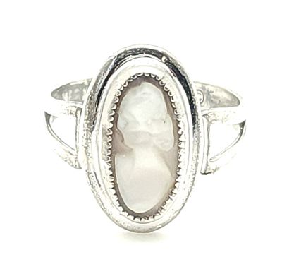 Sterling Silver Cameo Ring Size: 7