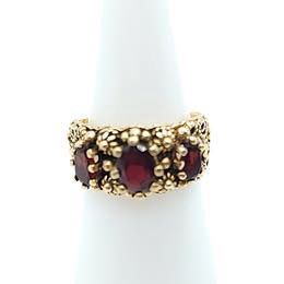 14k Gold Garnet Ring Size: 7.5