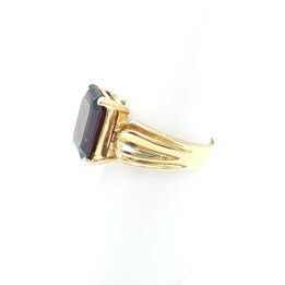 14k Gold Garnet Ring Size: 7.25