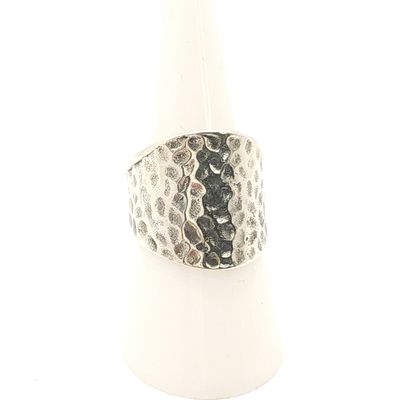 Sterling Silver Hammered Tapered Band Ring Size: 7.5