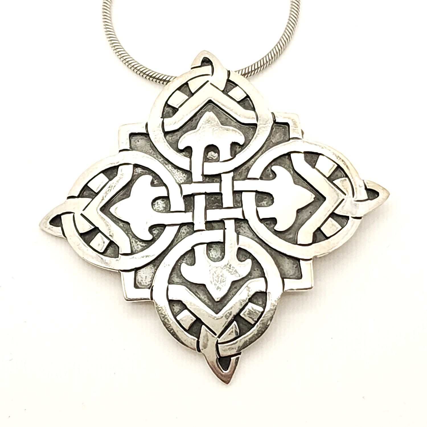 Sterling Silver Celtic Knot Pendant Necklace Size: 18 Inch