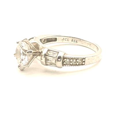 Sterling Silver Ring w/ Clear Stones Size 8