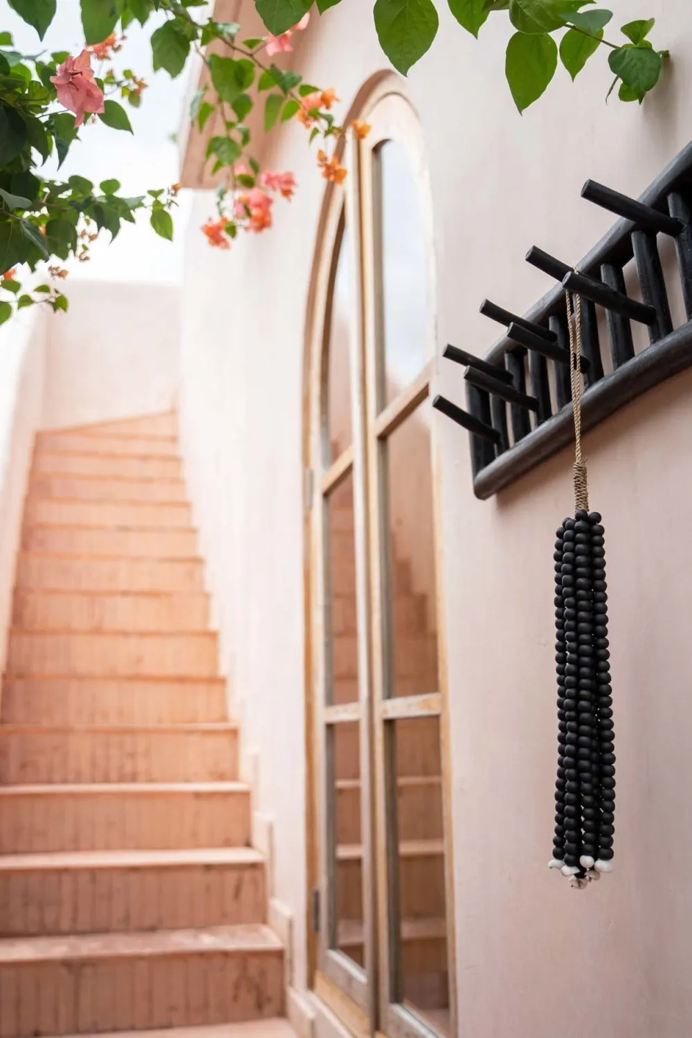 The Island Cloth Hanger - Black