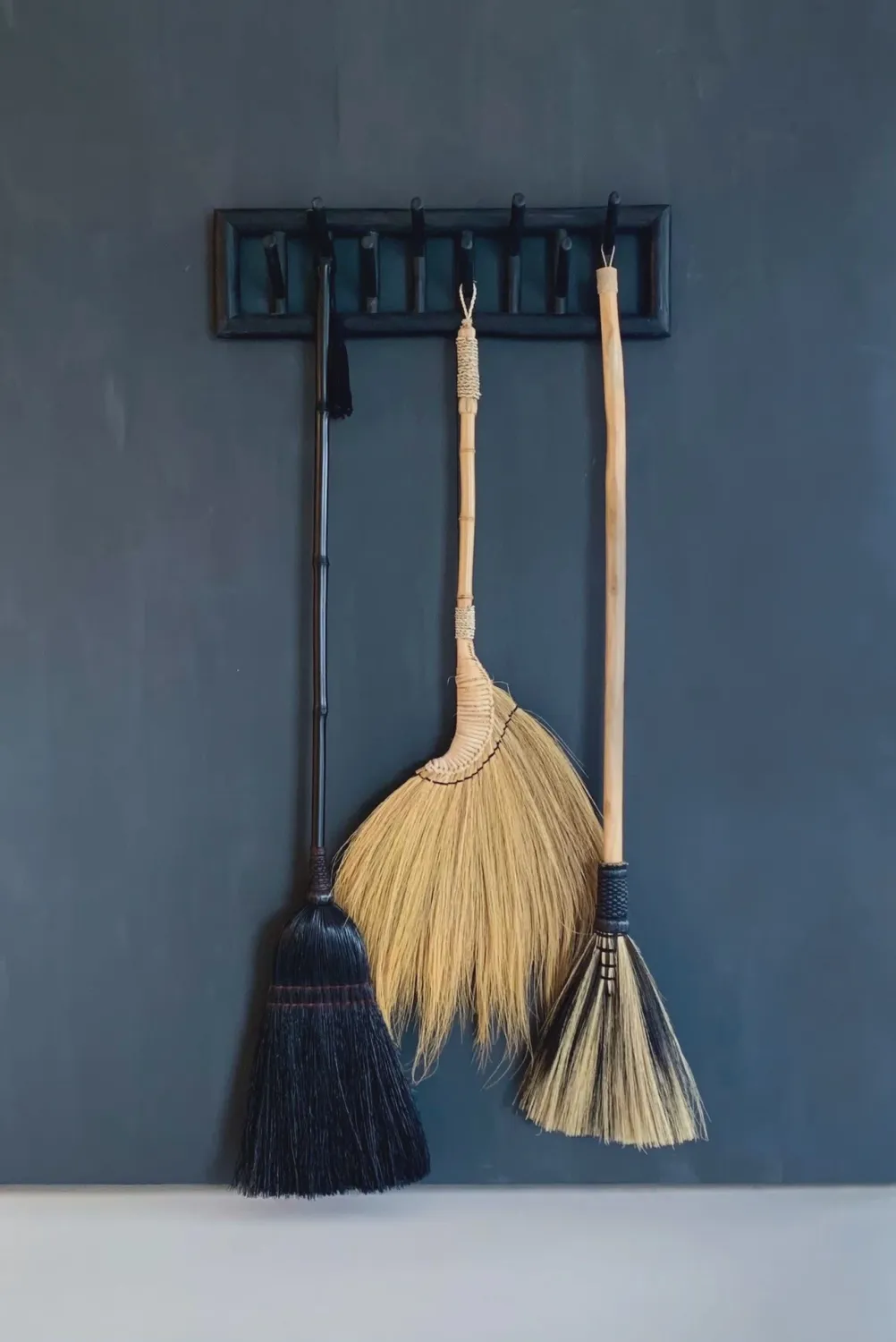 The Island Cloth Hanger - Black