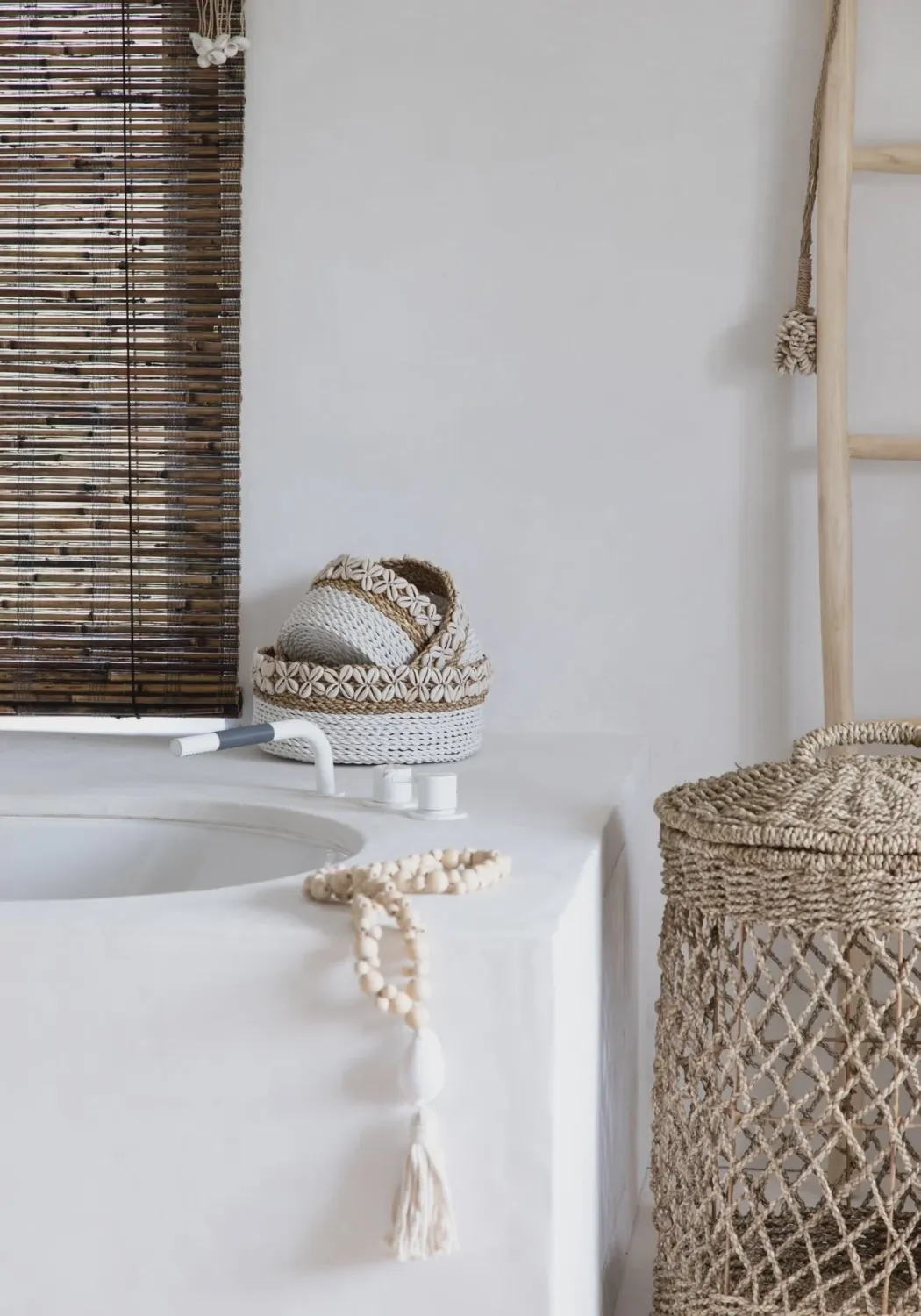 The Door Shell Cowrie Tassel - Natural