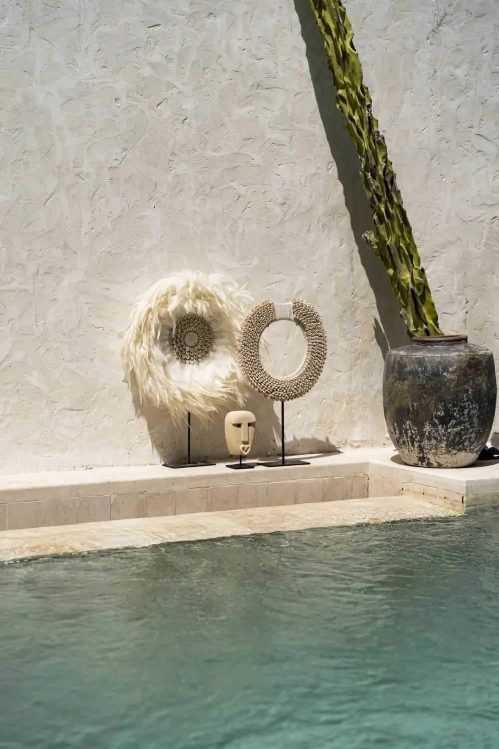 The Coastal Tribal Juju on Stand - White - S