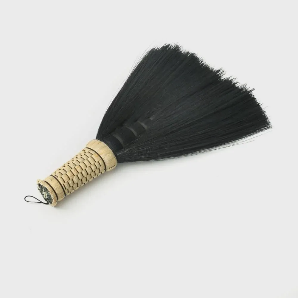 The Sweeping Brush - Black