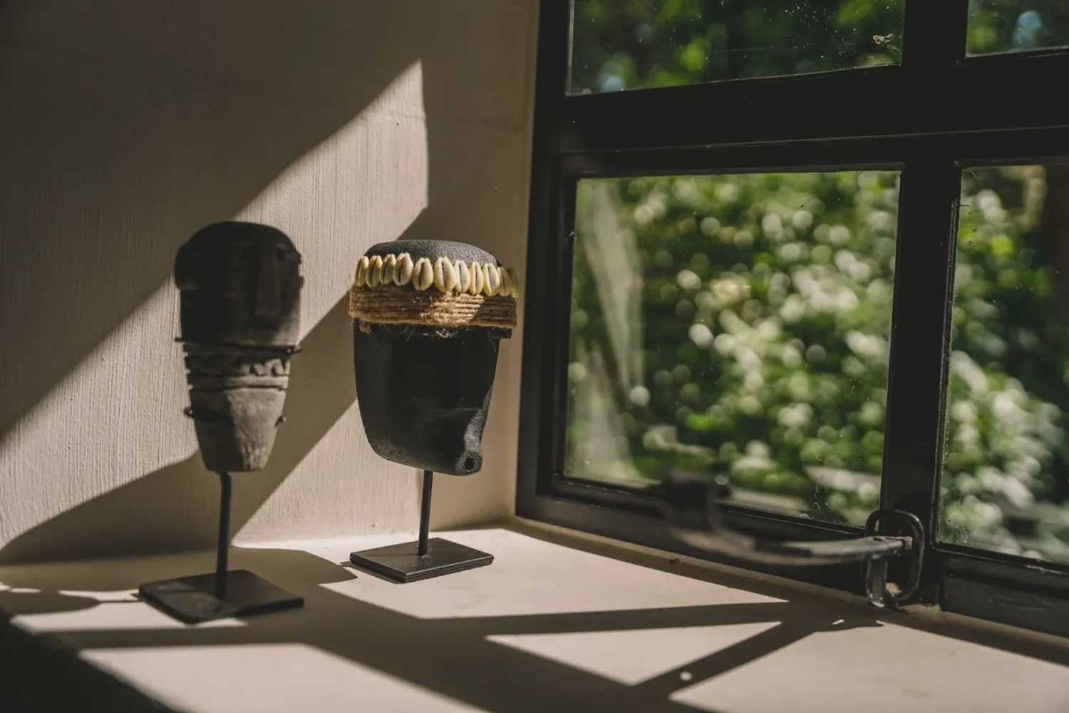 The Sumba #10 on Stand - Grey