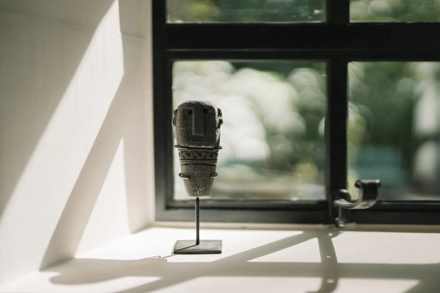 The Sumba #10 on Stand - Grey