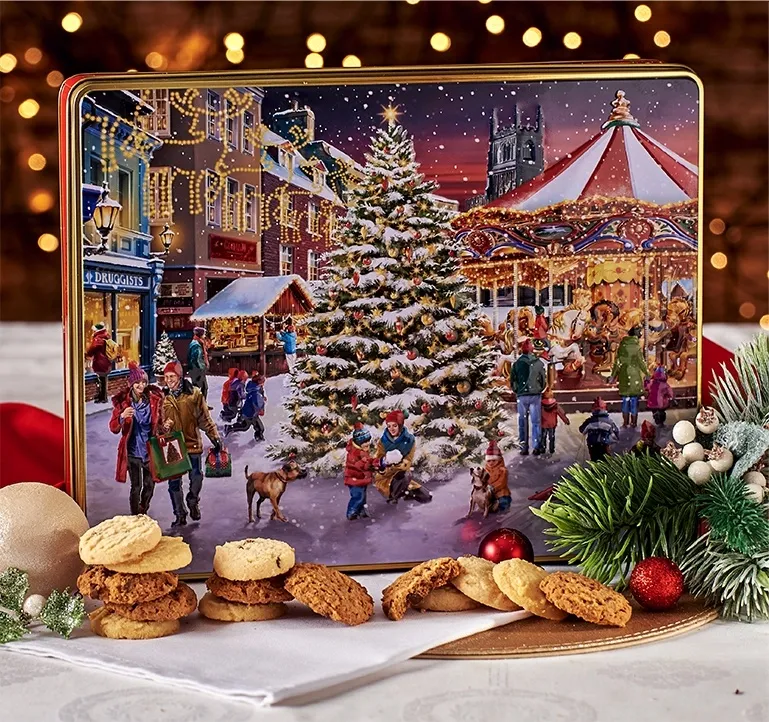 EMBOSSED CHRISTMAS MARKET SCENE TIN 600GR