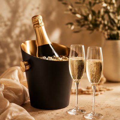Sparkling wine and champagne