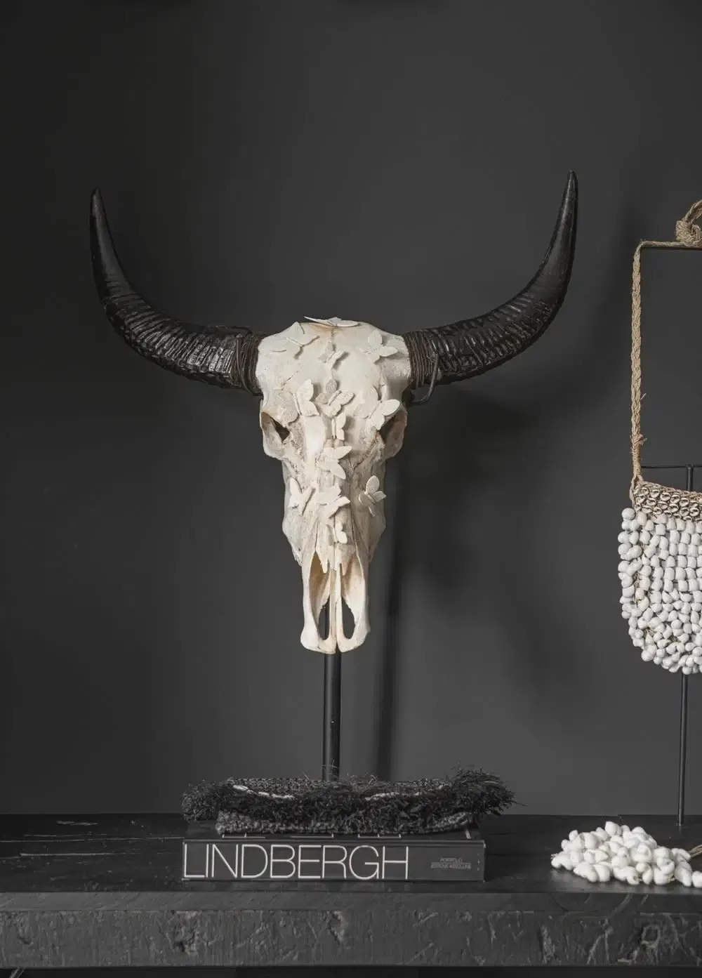 The Shell Purse on Stand - White