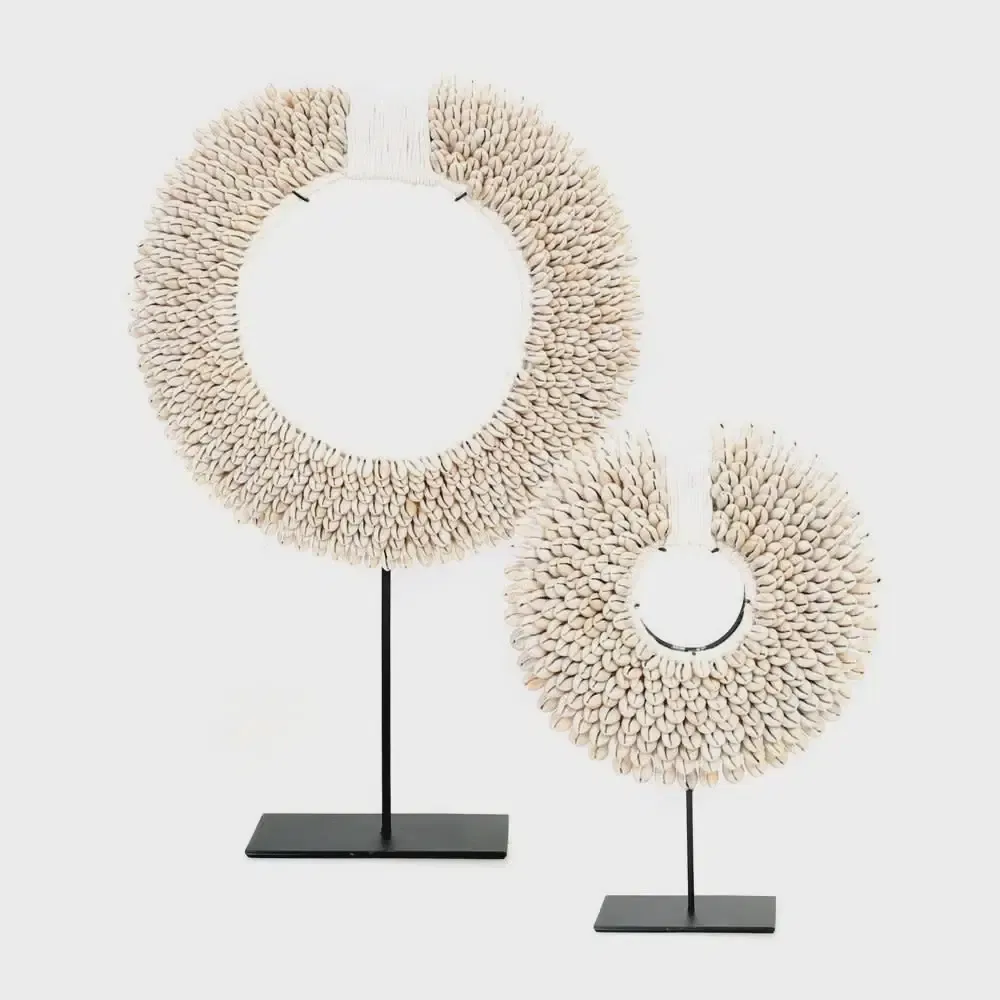 The Papua Shell Disc on Stand - White - M