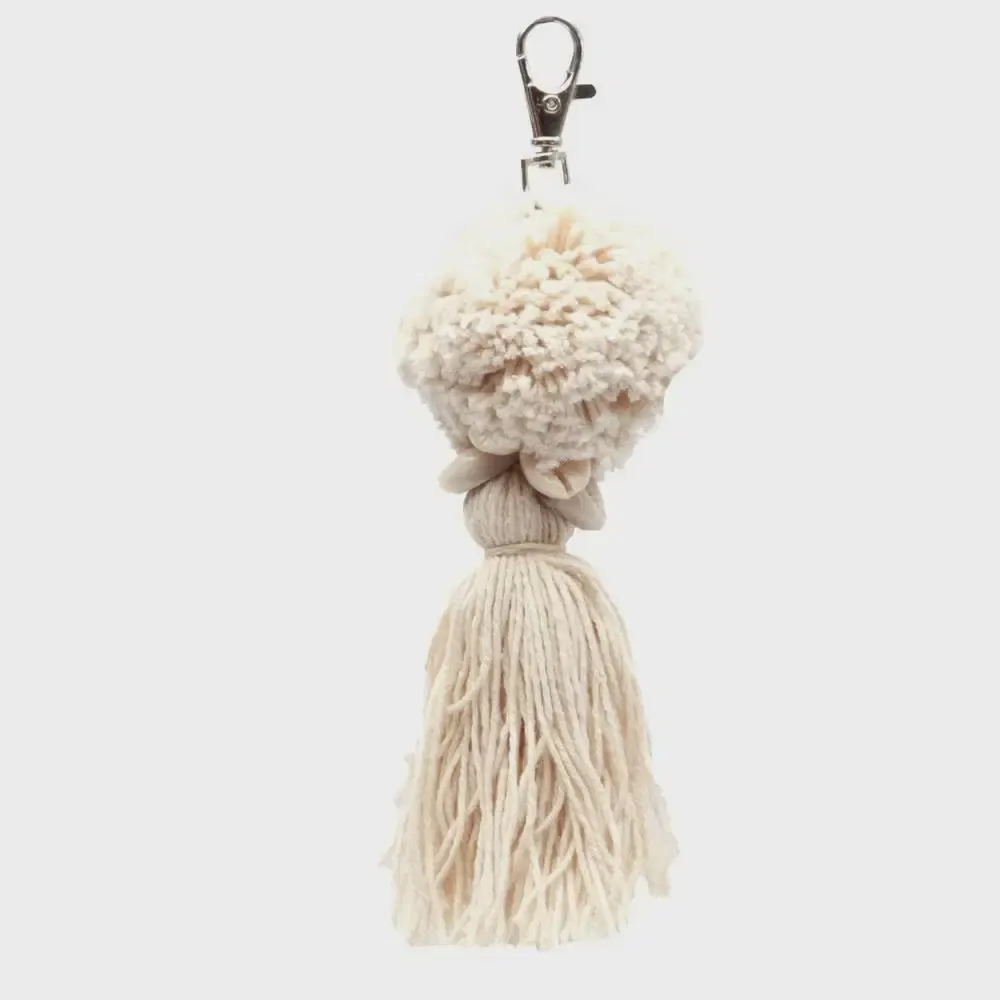 Keychain Pompon Cowrie Tassel - White