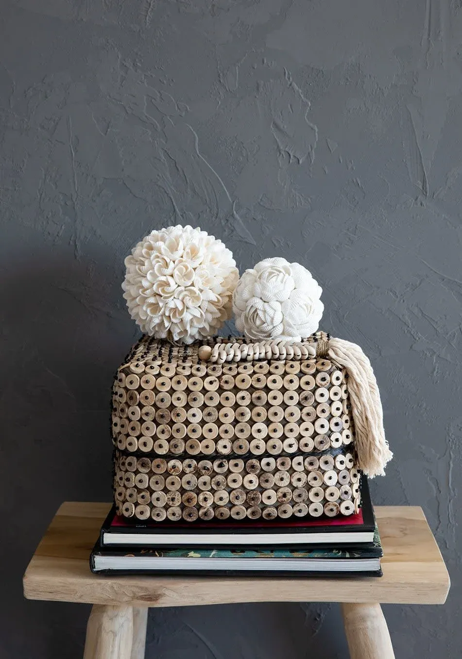 The Flower Shell Ball - White - L