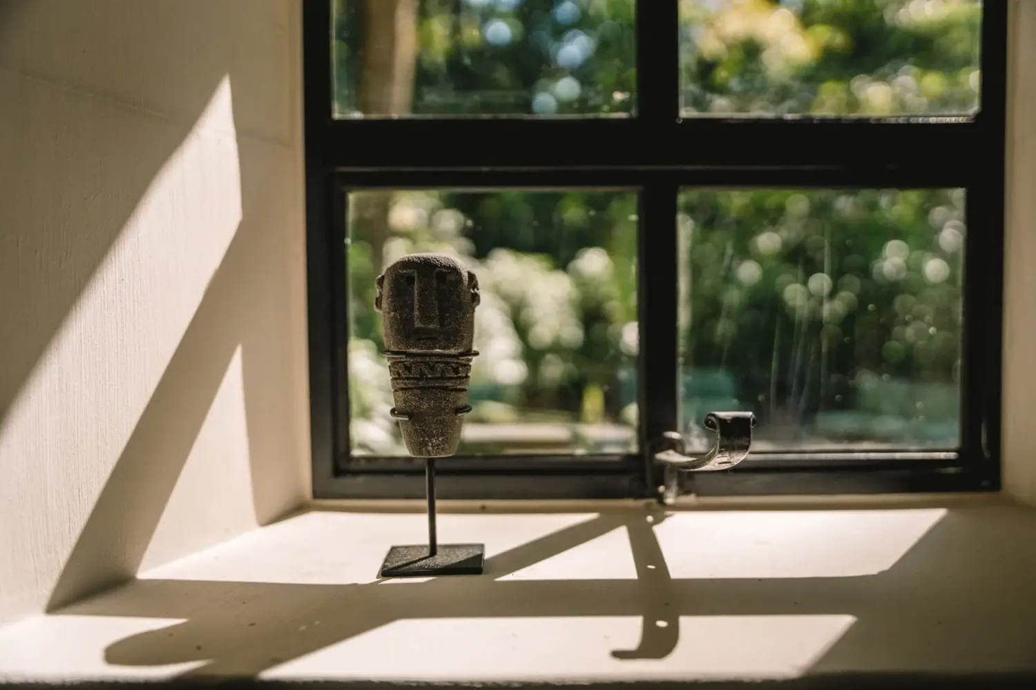 The Sumba #10 on Stand - Grey