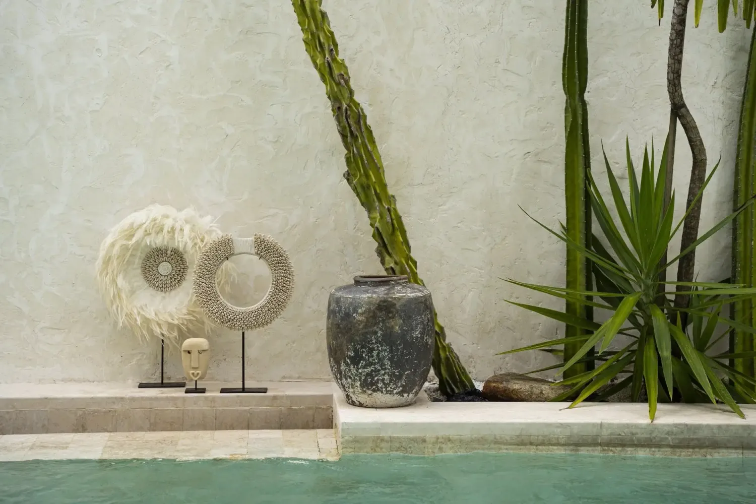 The Coastal Tribal Juju on Stand - White - S