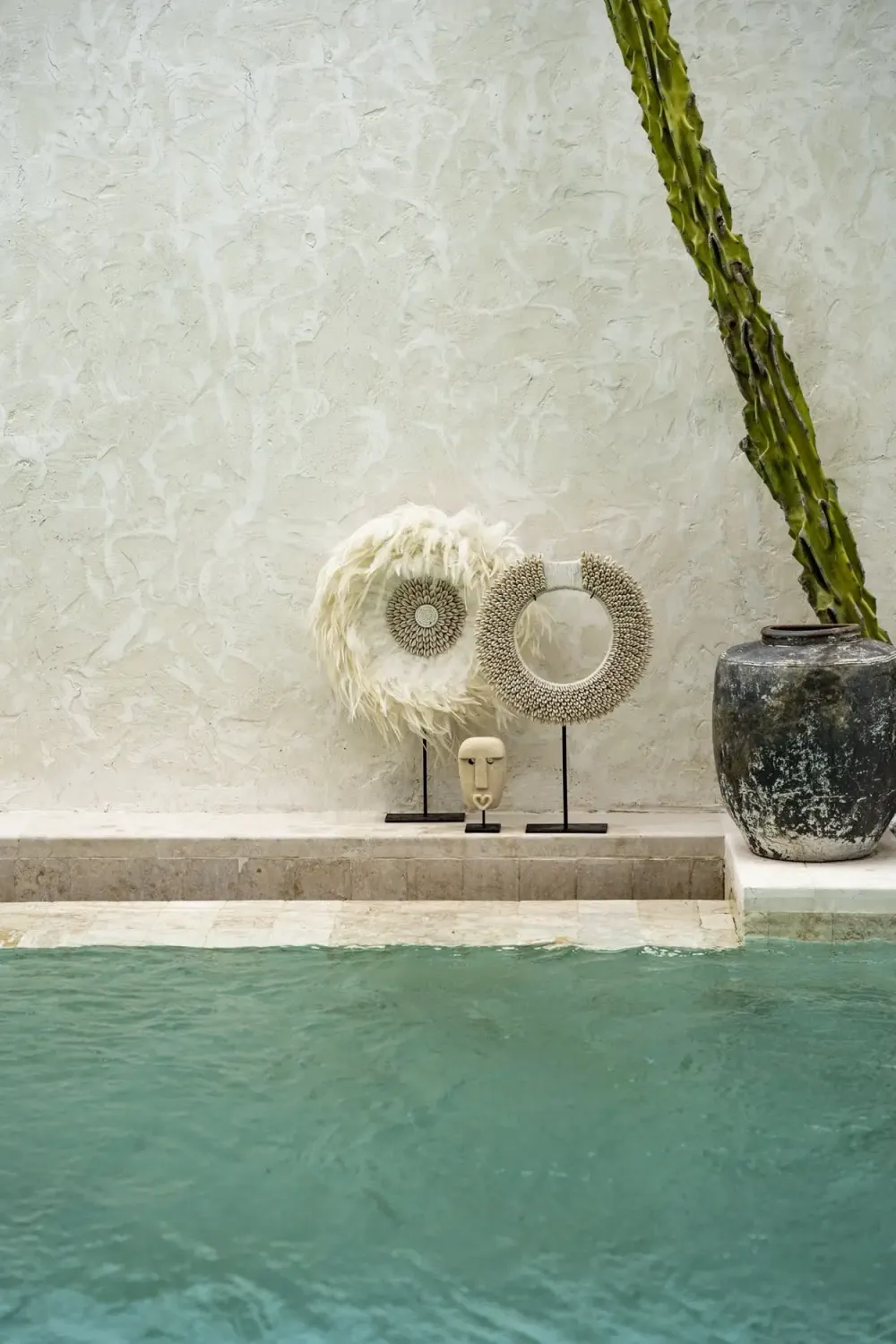 The Coastal Tribal Juju on Stand - White - S