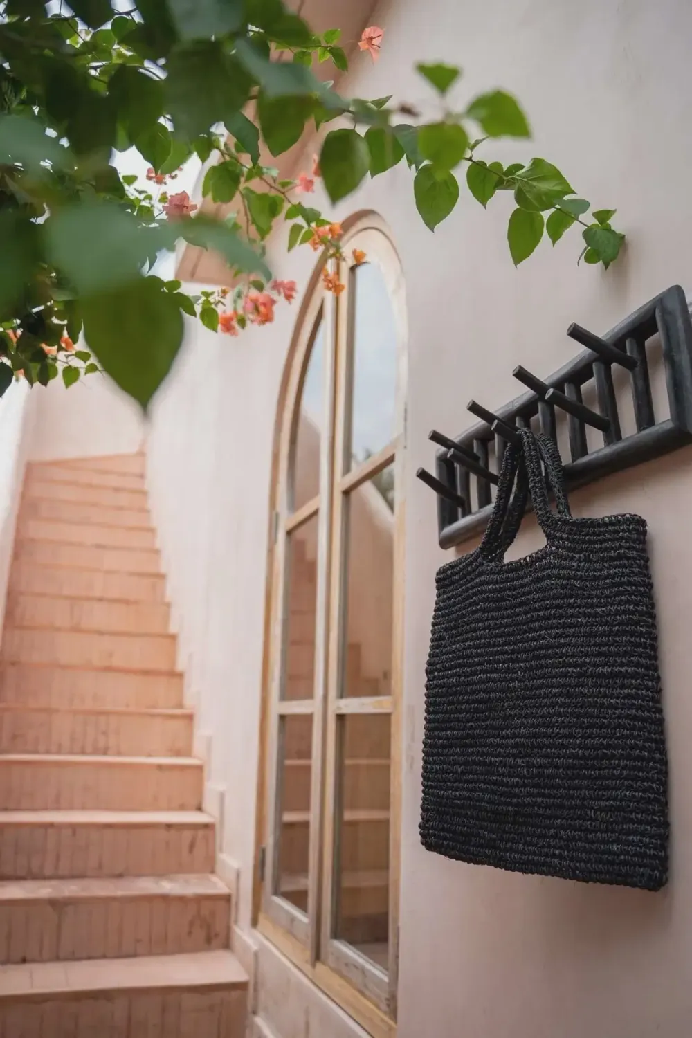The Island Cloth Hanger - Black