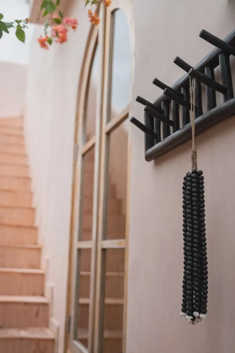 The Island Cloth Hanger - Black