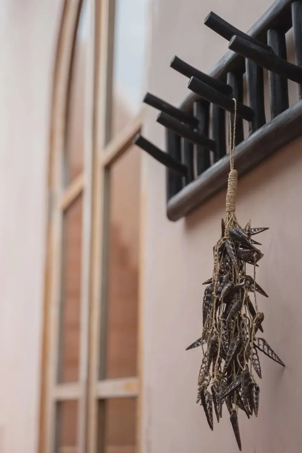 The Island Cloth Hanger - Black