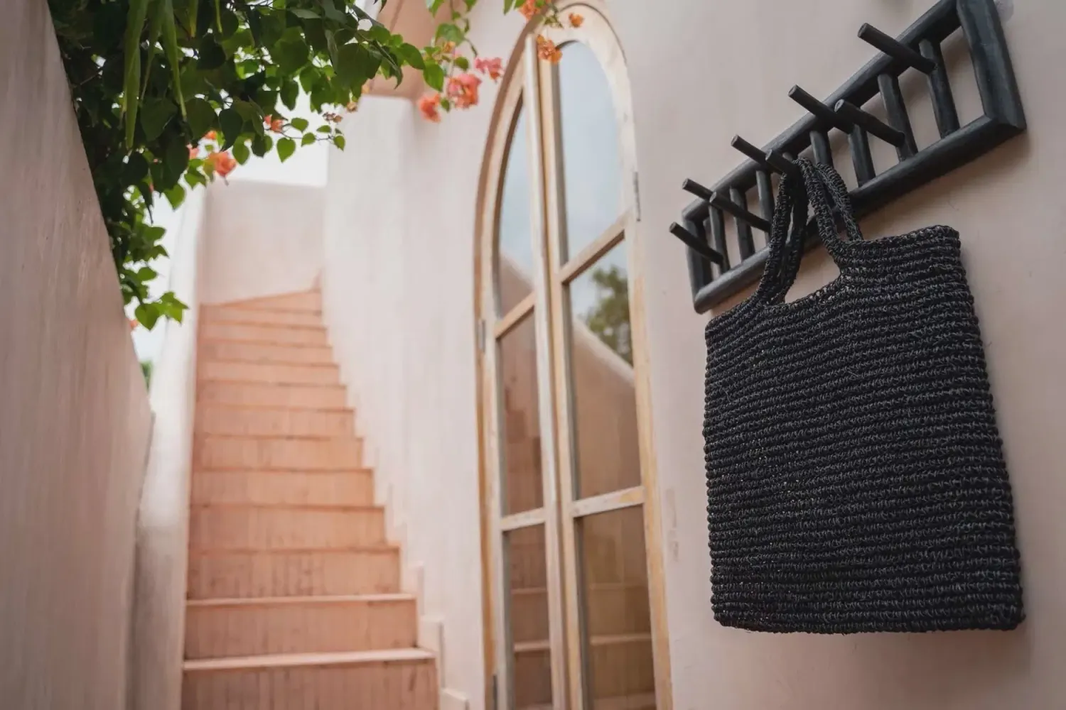 The Island Cloth Hanger - Black