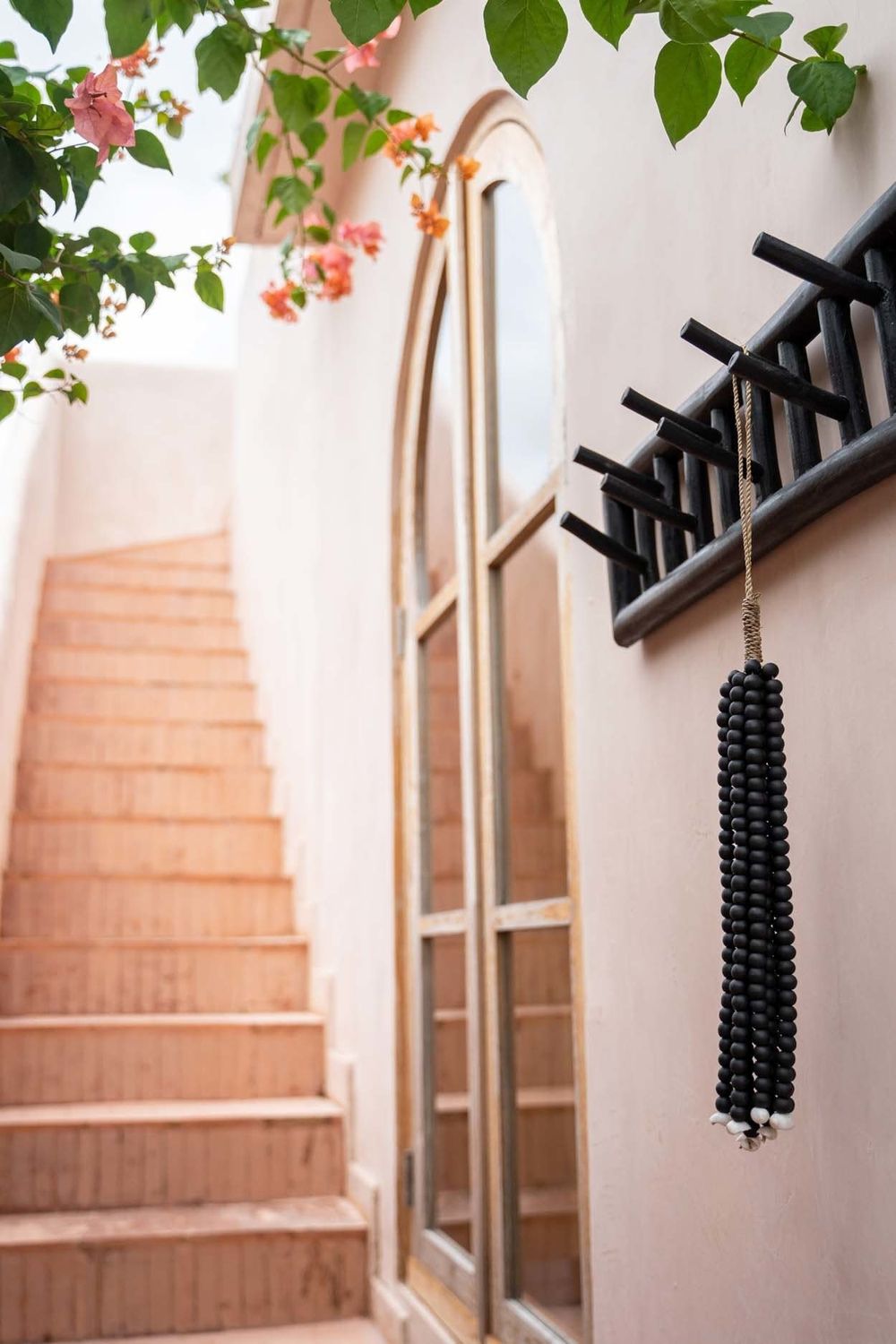 The Island Cloth Hanger - Black