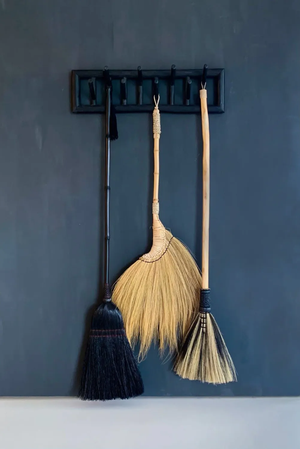 The Island Cloth Hanger - Black