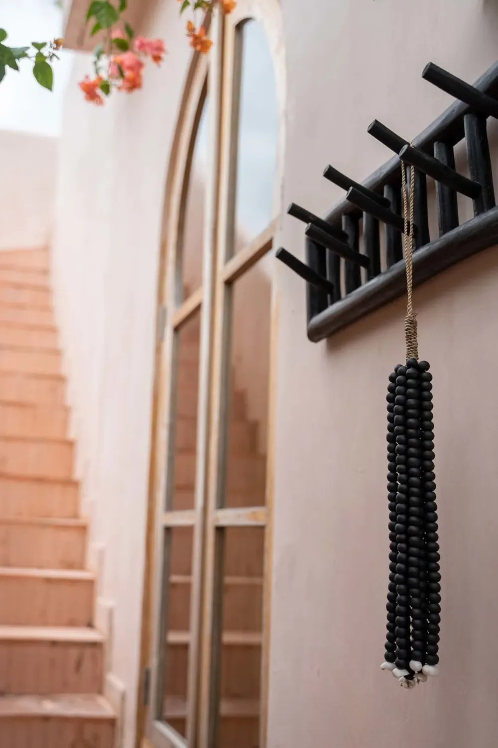 The Island Cloth Hanger - Black