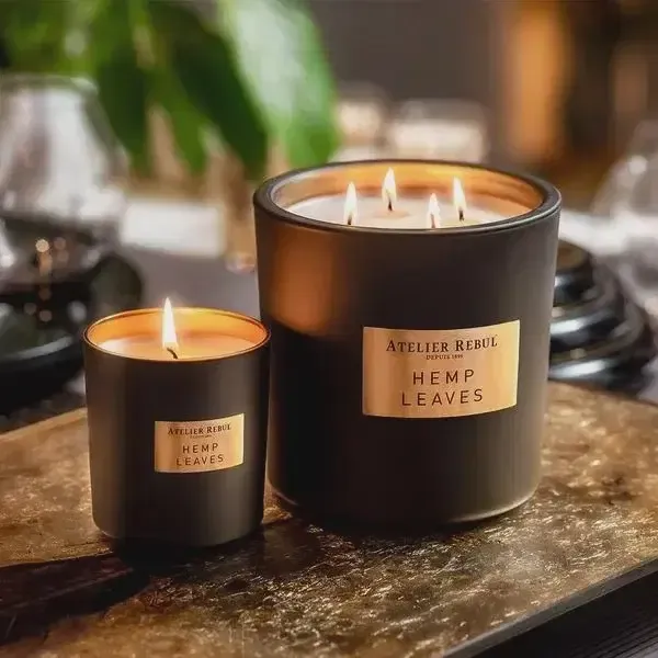ATELIER REBUL HEMP LEAVES XL SCENTED CANDLE 950 GR