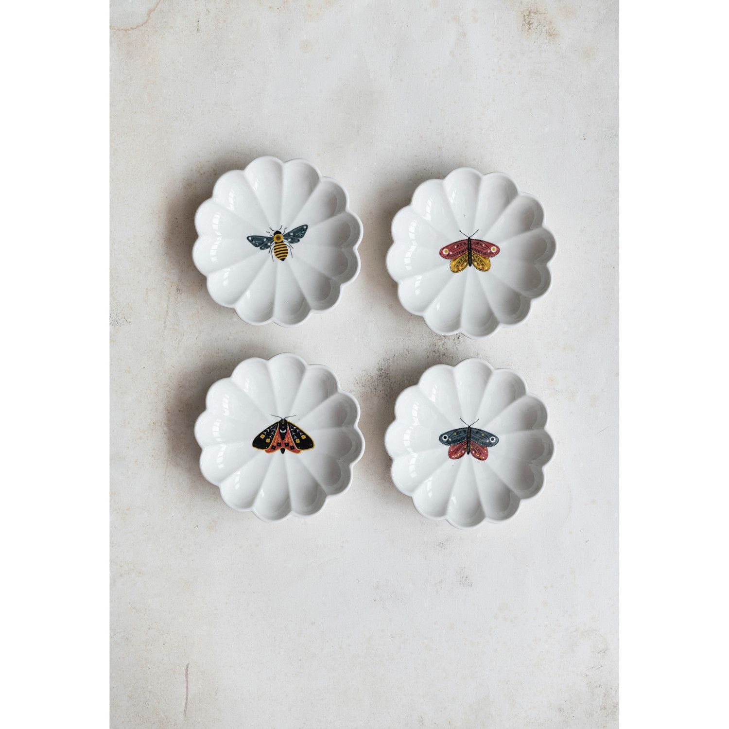2025  DF7217A STONEWARE FLUTED DISH W/ NSECT 