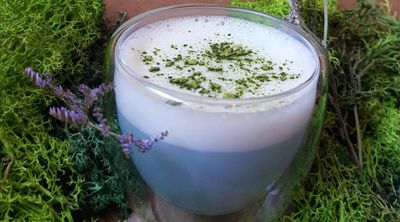 Witchy Latte - met butterfly pea bloemen