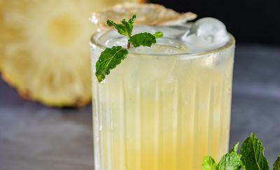 Hot Shot ananas &amp; kokos ijsthee