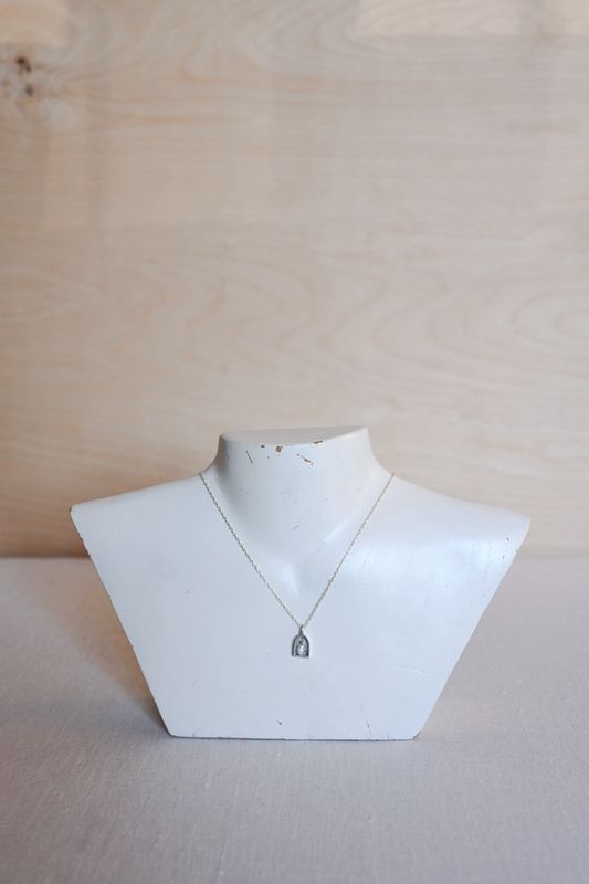 Niche Pearl Necklace