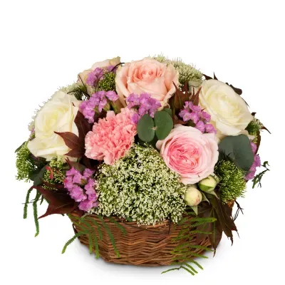 Une corbeille pleine de poésie avec des roses